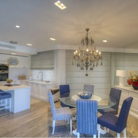 3br Gem At The Prestigious Laguna Portomaso 아파트