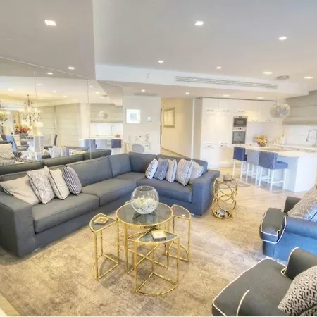 아파트 3br Gem At The Prestigious Laguna Portomaso *